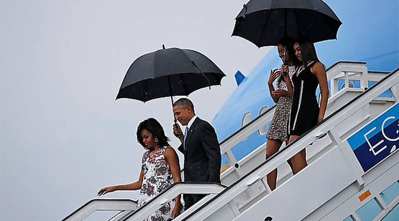 Obama har landat. Presidentfamiljen på historiskt besök på Kuba. Foto: TT